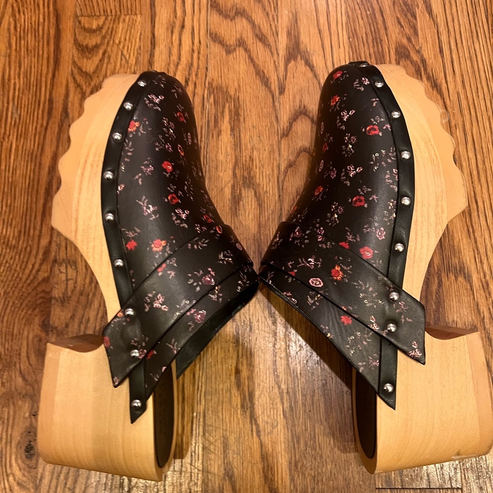 Laura Ashley x Aerosoles LIMITED EDITION vegan leather wooden clogs